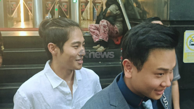 DJ Panda irit bicara usai diperiksa di Polda Metro Jaya, Rabu (15/10/2025). [FTNews.co.id/Selvianus Kopong Basar]